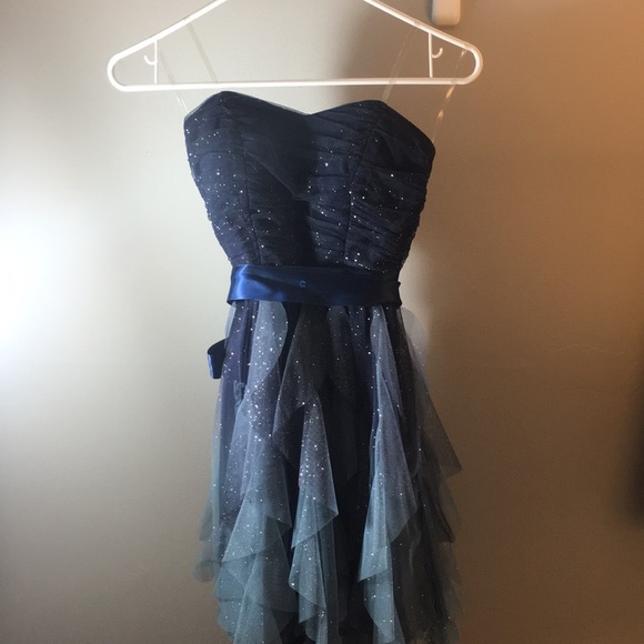 Formal dress - Picture 1 of 2